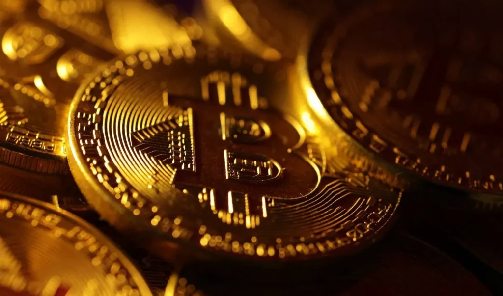 Bitcoin 122.000 doları aşarak rekor kırdı: Neler oluyor?